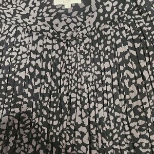LOFT Black and Gray Leopard Pleated Skirt   Mini